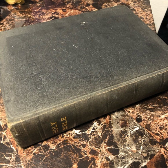 Holy Bible - Picture 10 of 16